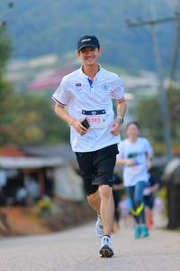 BIB: 1110, 8282
                            <button type="button" onclick="openModal(18970213)" class="btn btn-primary btn-sm float-right btn-popup" data-toggle="modal" data-target=".modal-high-quality">
                        <i class="fas fa-shopping-cart"></i> Add to Cart
                    </button>
                                            <button type="button" onclick="isThisMe(18970213, true)" class="btn btn-success btn-sm float-right btn-popup btn-isme hidden" data-toggle="tooltip" data-placement="bottom" title="นี่คือรูปของคุณใช่ไหม คลิกที่นี่เพื่อเอาเข้าอัลบั้ม">
                        <i class="fas fa-plus"></i> Add to album
                    </button>
                    <button type="button" onclick="isThisMe(18970213, false)" class="btn btn-warning btn-sm float-right btn-popup btn-isnotme hidden">
                        <i class="fas fa-ban"></i> Remove from album
                    </button>